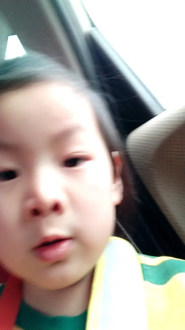 Hello，新加坡，印度尼西亚，嘿嘿，还唱这歌，就是唱这个嘿嘿hel