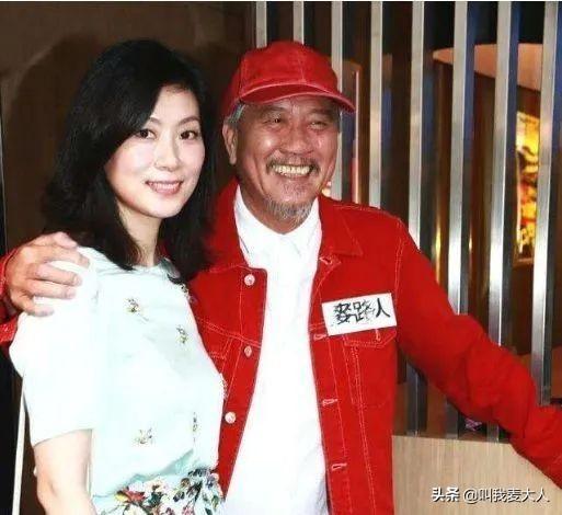 曾比肩周润发，患病苍老难辨，与小娇妻似父女，63岁仍为生计奔波