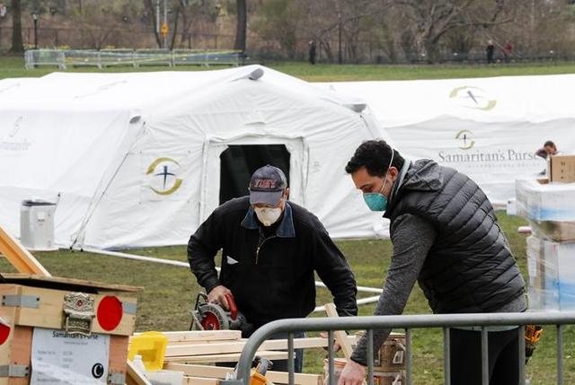 美国筹措10万个军用装尸袋，白宫预计20万人死亡