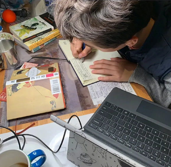 海清14岁儿子精通琴棋书画，网友：凭啥你能摊上神仙级别的娃