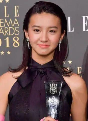 吴启华11岁女儿化妆表演样样精通，又一个星二代即将养成？