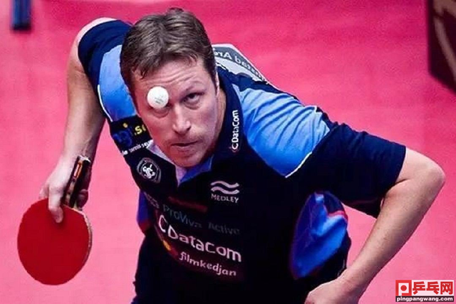 横板两面正胶你见过吗？加拿大神奇选手，爆冷击败瓦尔德内尔