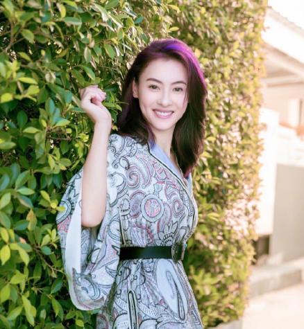 19岁一人撑全家，40岁独自带三子，张柏芝才是那个说"我养你"的人