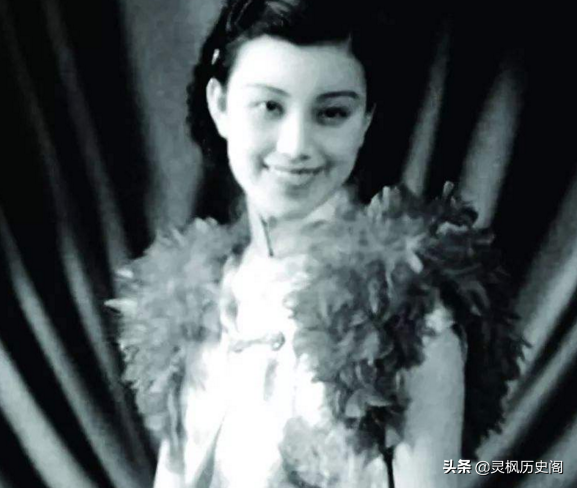 郁达夫带妻子去新加坡，王映霞想找工作，他却说：太闲就去数白米