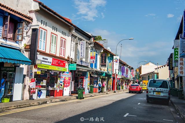 东南亚迷你小国，面积相当于中等城市，当地人讲华语，旅游业发达