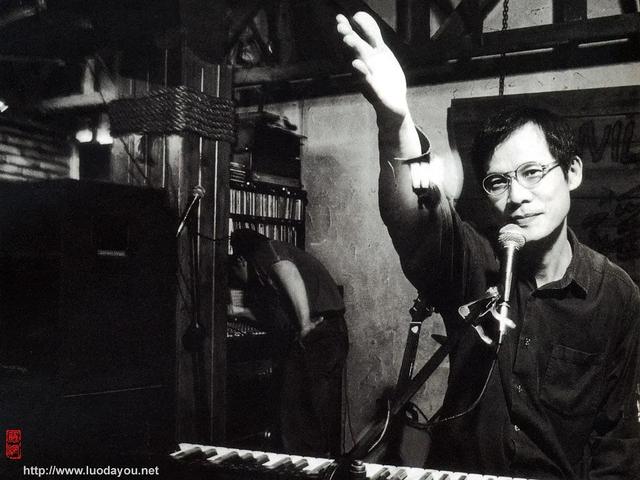 从弃医从乐，到音乐教父，罗大佑的地位被捧太高了吗？