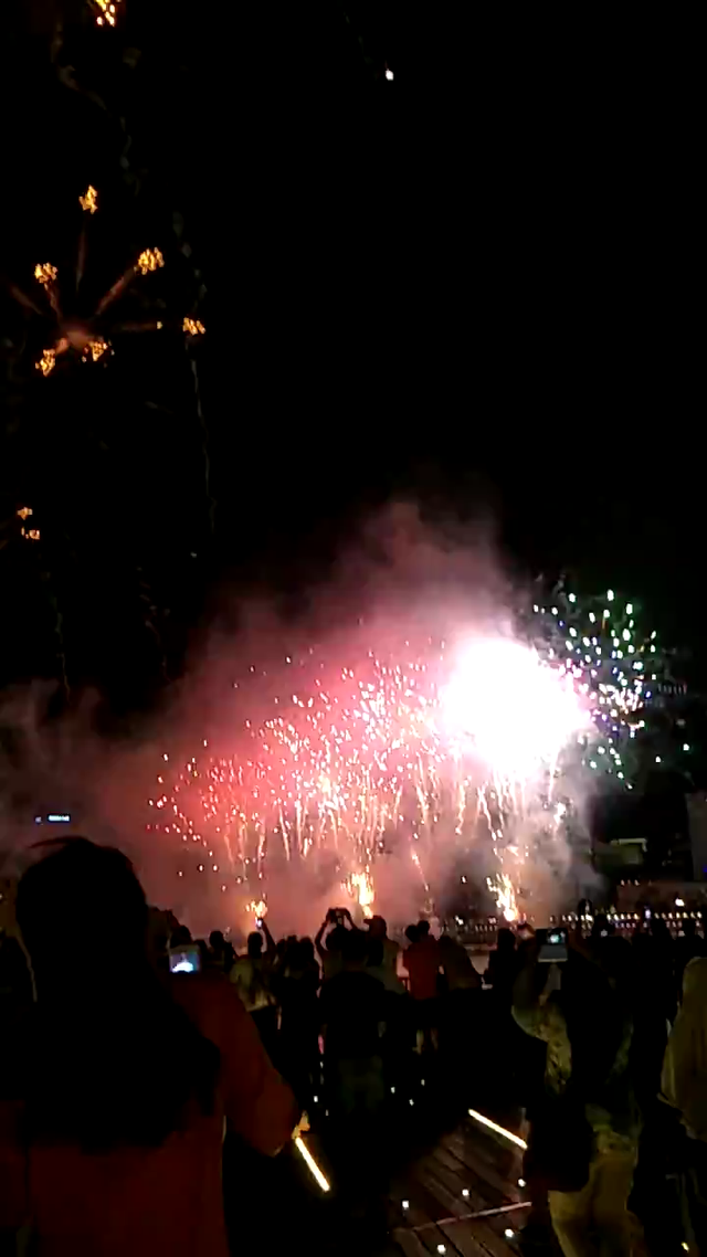新加坡滨海湾变化多端的夜景