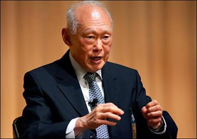 新加坡华人占7成，李光耀选择将英语作为国语：掌握汉语不现实？