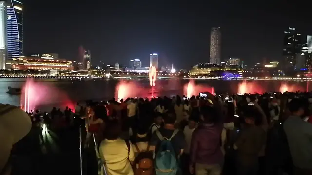 新加坡夜景，万人围观。