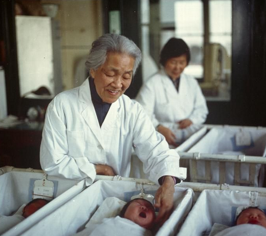一生未婚未育的林巧稚：被称为万婴之母，弥留之际还说快拿产钳来