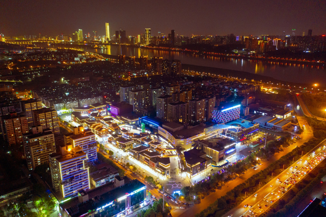 五一超千人打卡"长沙河西第一网红街区"！你去了吗？