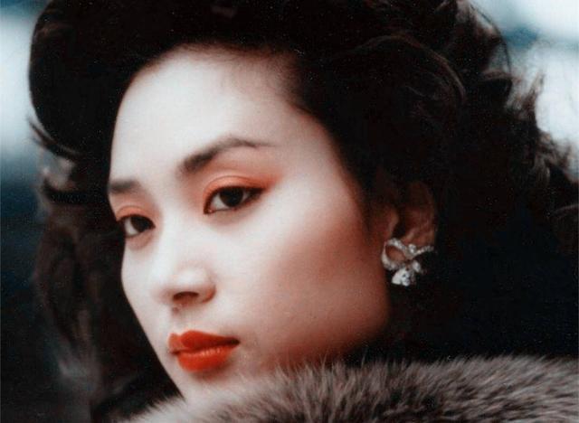 14岁就养家的爱国企业家，邝美云：我从来不是灰姑娘，我是男子汉