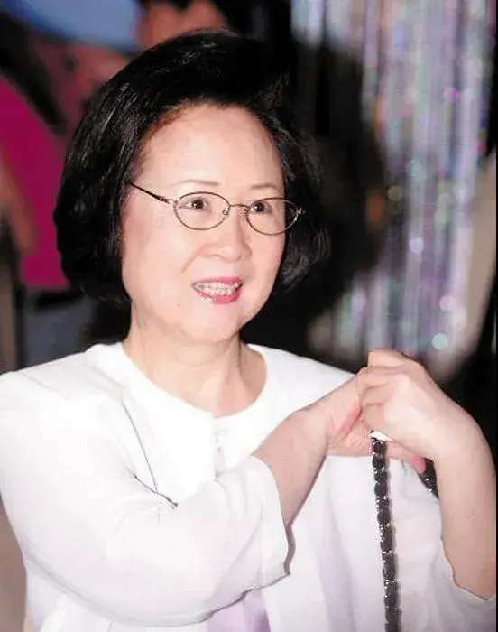 琼瑶丨抿一口唐诗里的泸酒，种下少年的作家梦