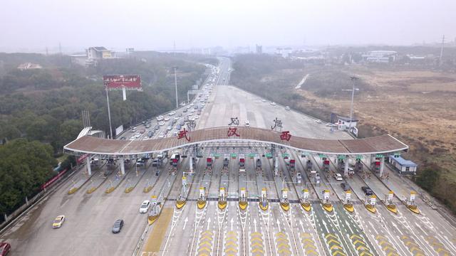 风雨无阻向前进！写在全国疫情防控阻击战取得重大战略成果之际