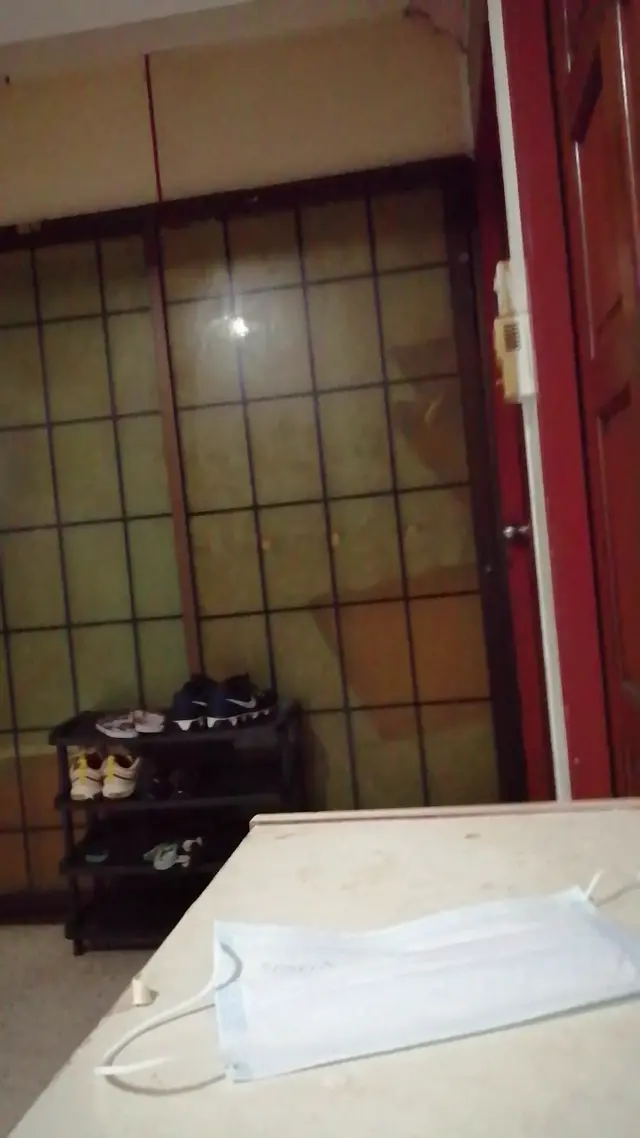 新加坡打工的宿舍，六个人一间房，平均一个床位1500人民币。坑爹