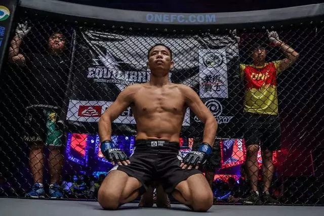 TUMI首款顶级豪华配置电竞游戏背包首度亮相ONE冠军赛真人秀