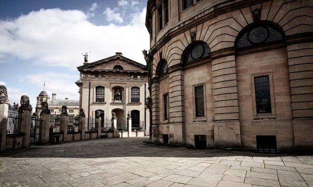 英国大学遭遇财政“黑洞”：国际学生学费锐减，连科研经费都不够了