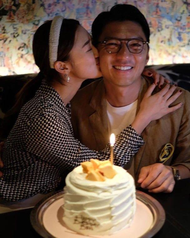 催婚！TVB人气视帝获港姐女友提前庆生：两人互亲脸颊超温馨甜蜜