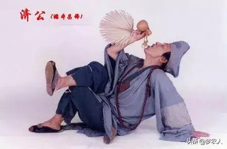 鞋儿破，帽儿破，身上的袈裟破！你笑我，他笑我，一把扇子破