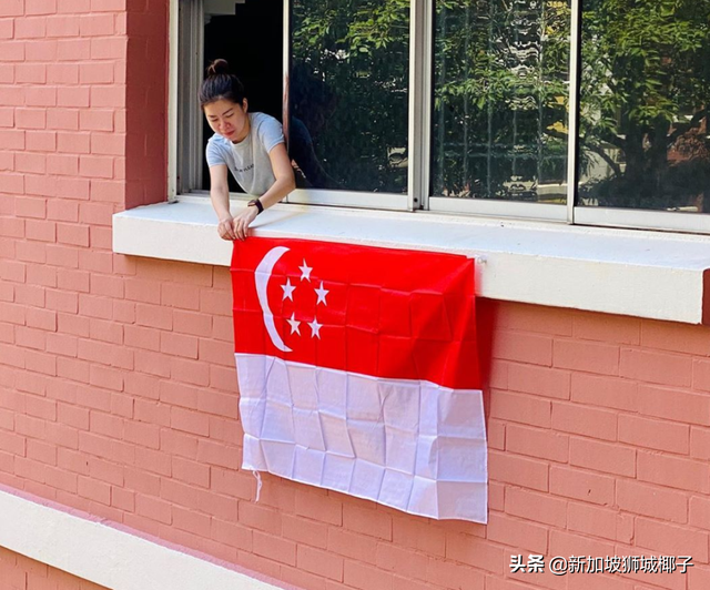 实拍抗疫！昨晚在超级月亮下，新加坡全岛首次变成了蓝色