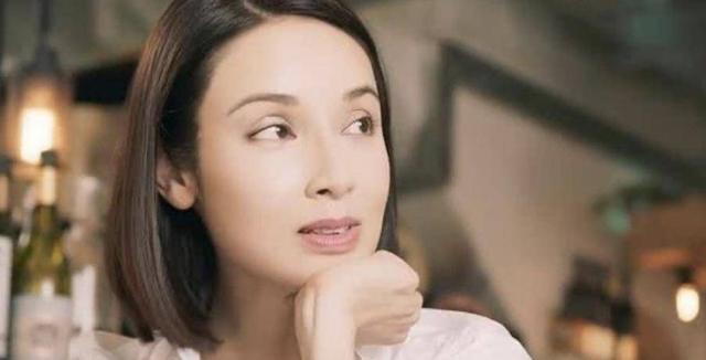 冻龄女神！香港女演员嫁富商后淡出做少奶，视继子女为己出