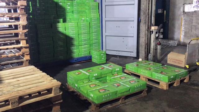 中国的苹果终于到新加坡了！明天终于可以出货了。