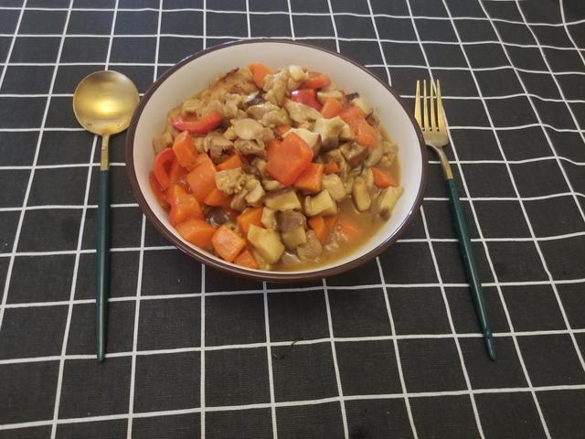 家庭版咖喱鸡，关键在于收汁，这样做汤汁浓郁