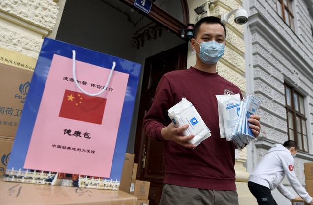 风雨无阻向前进！写在全国疫情防控阻击战取得重大战略成果之际