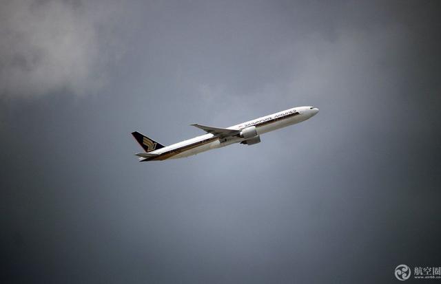 临时改航线工作出现失误 新加坡航空客机中途险遭战斗机拦截