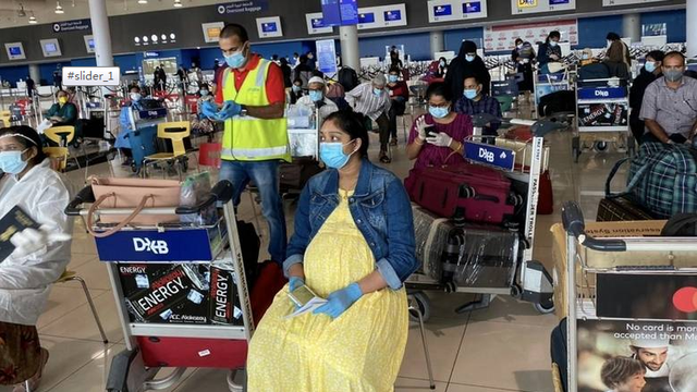 印度撤侨航班创纪录！一架飞机有75名孕妇 孕期都超过32周