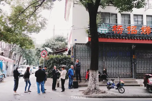 在街边小吃面前，米其林星级餐厅瞬间逊色！没有人能拒绝它的香气