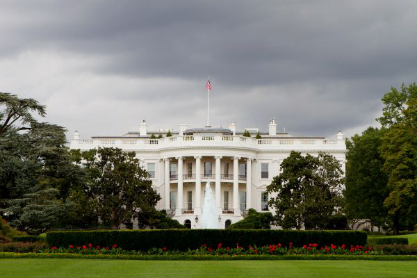 美国内已经到“不攻击中国就会挨骂”的程度了？还诬中国瞒报？美国自己做到“信息透明”了吗？