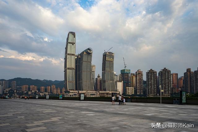 重庆最显眼的地标建筑，外地游客抢着参观，本地人却不喜欢