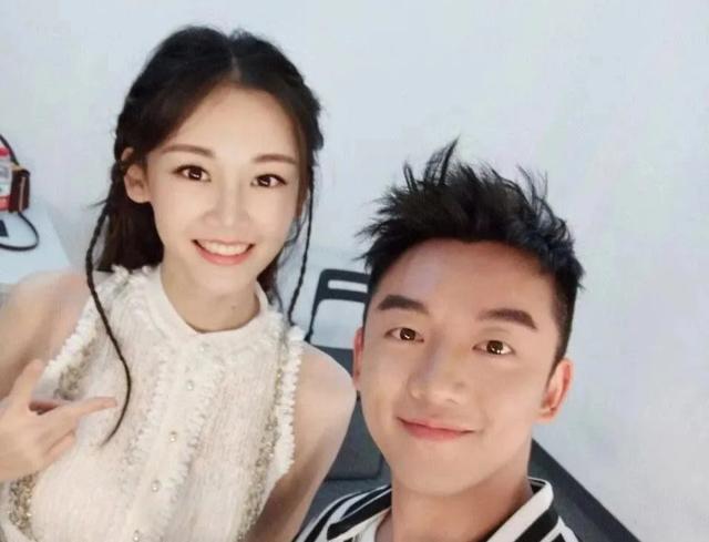 知名女星突然官宣结婚喜讯，再晚几个月就肚大如球藏不住了