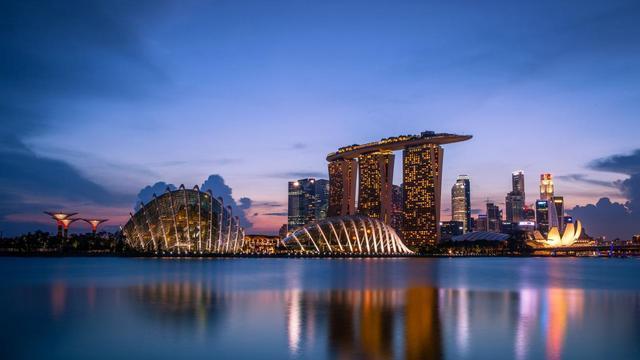新加坡寸土寸金，人口密度是我国的50倍，人们却活得逍遥自在
