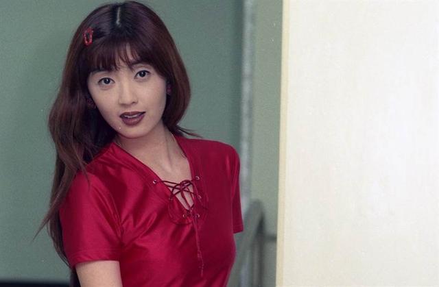 玉女鼻祖独自照顾自闭症儿子，孩子父亲68岁还奉子成婚娶32岁娇妻