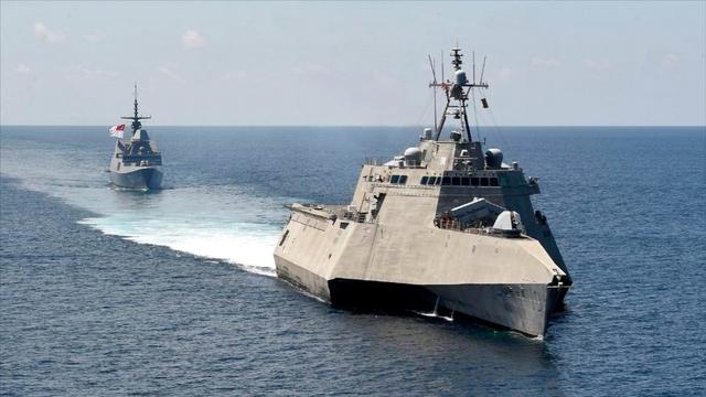 美军濒海战斗舰又来中国南海上蹿下跳，这次还带来新加坡隐形战舰