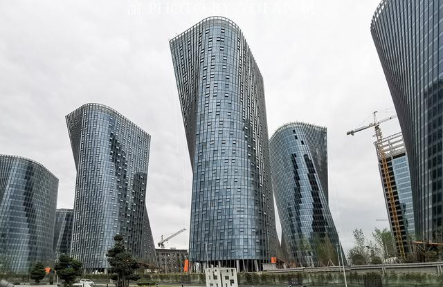 重庆小蛮腰指环王即将竣工！航拍先睹为快，来福士之后数它们最火