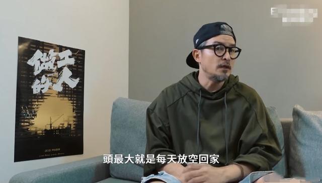 49岁"杨过"意外复出太惨！颜值暴跌老的快，娶"小龙女"还是赢家