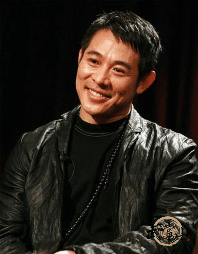 日本记者问李连杰：南京大屠杀30万人，你们数过吗？他这句话会怼