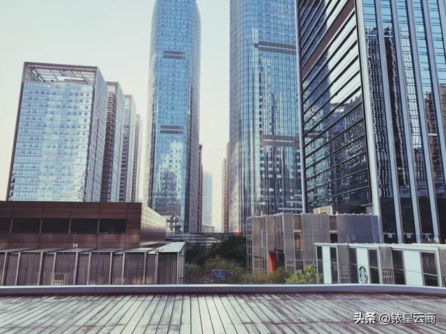 除了地摊和集市，购物中心天台经济也要上热搜了？