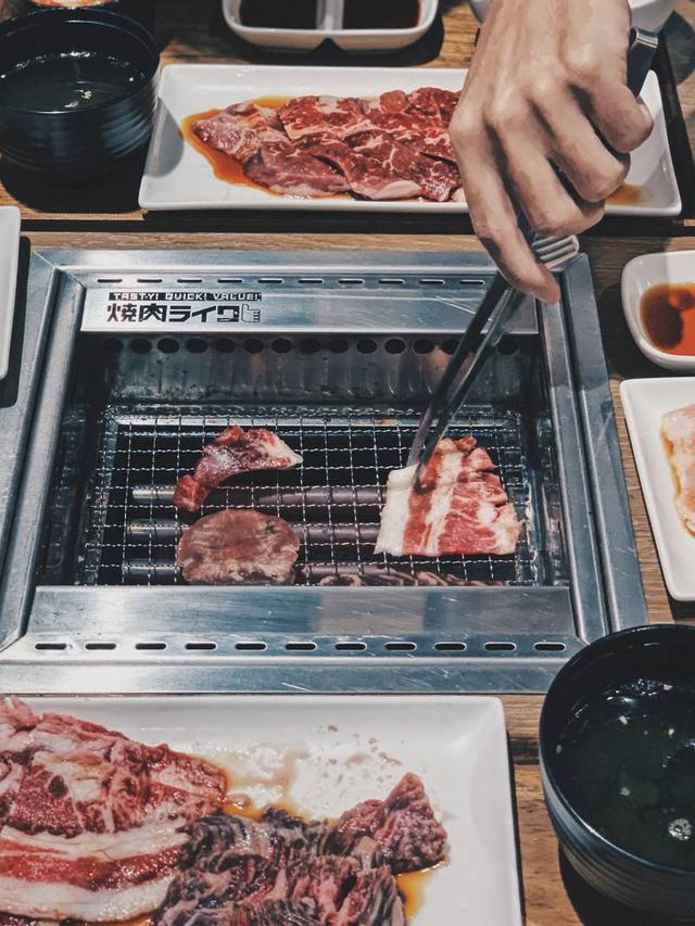 | 新加坡美食探店【Yakiniku Like】  新加坡CB期间尝试了多种外卖，唯独一直没有烤肉相关的，解封后立马安排了一次烤肉，这一顿吃的那叫一个满足。已经是第二次来Yakiniku Like吃烤