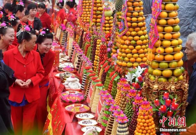 给他一坨面，他能给你整个海洋……