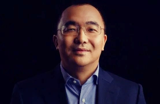 一位中国诗人企业家向世界赠送珍贵的抗疫手册