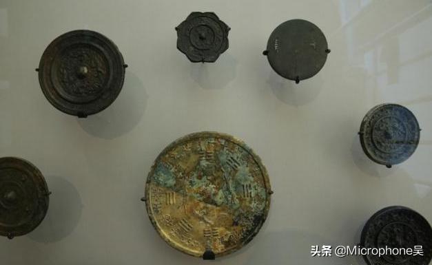 千年沉船中发现一面青铜古镜，史载其拥有"神力"，专家却不相信