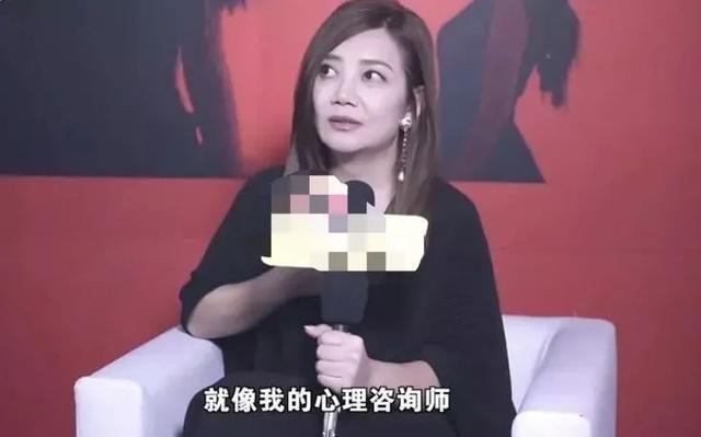 梁静茹前夫接送名媛母子，一家三口牵手逛街，网友：渣男的日常