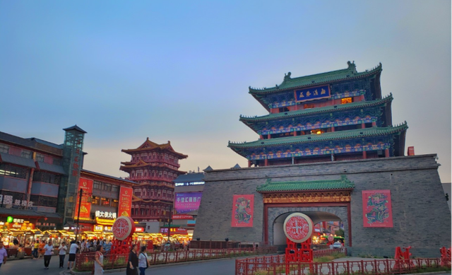 中国地摊夜市鼻祖河南开封，北宋就开始火爆，几十元吃遍全国美食