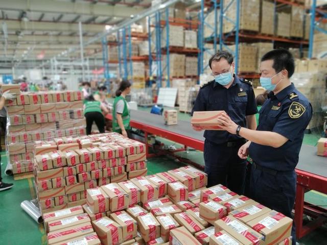 美国耐克每月数百个集装箱进上海，香奈儿上海满仓，上海口岸打出“韧性牌”