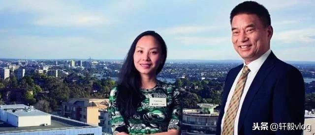 最“扣”中国首富，穿地摊货开桑塔纳，雪藏31年的女儿入新加坡籍