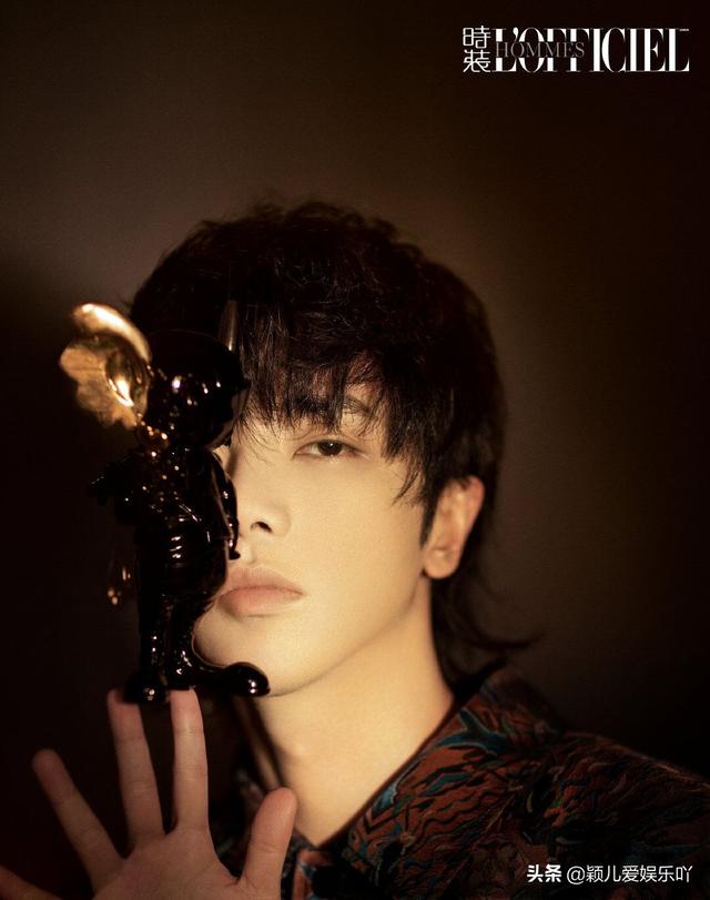 实火！华晨宇上马来西亚报纸，歌曲登顶新加坡电台周榜冠军！